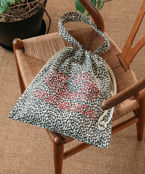 FREAK'S STORE（フリークスストア）の「FRUIT OF THE LOOM × FREAK'S STORE/フルーツオブザルーム 別注 無地Tシャツ レオパードパンツ ルームセット/パジャマセット（ルームウェア/パジャマ・レディース・オフホワイト/グレー・SMALL/MEDIUM）」の3枚目の写真