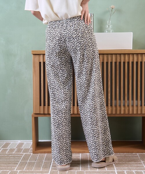 FREAK'S STORE（フリークスストア）の「FRUIT OF THE LOOM × FREAK'S STORE/フルーツオブザルーム 別注 無地Tシャツ レオパードパンツ ルームセット/パジャマセット（ルームウェア/パジャマ・レディース・オフホワイト/グレー・SMALL/MEDIUM）」の6枚目の写真