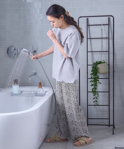 FREAK'S STORE（フリークスストア）の「FRUIT OF THE LOOM × FREAK'S STORE/フルーツオブザルーム 別注 無地Tシャツ レオパードパンツ ルームセット/パジャマセット（ルームウェア/パジャマ・レディース・オフホワイト/グレー・SMALL/MEDIUM）」の10枚目の写真