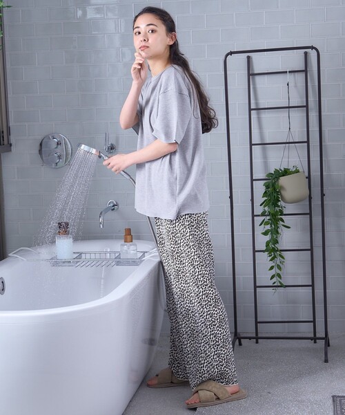 FREAK'S STORE（フリークスストア）の「FRUIT OF THE LOOM × FREAK'S STORE/フルーツオブザルーム 別注 無地Tシャツ レオパードパンツ ルームセット/パジャマセット（ルームウェア/パジャマ・レディース・オフホワイト/グレー・SMALL/MEDIUM）」の11枚目の写真