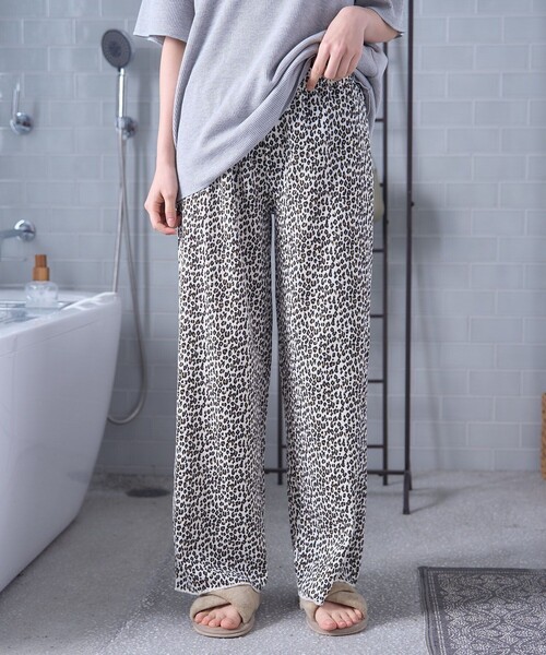 FREAK'S STORE（フリークスストア）の「FRUIT OF THE LOOM × FREAK'S STORE/フルーツオブザルーム 別注 無地Tシャツ レオパードパンツ ルームセット/パジャマセット（ルームウェア/パジャマ・レディース・オフホワイト/グレー・SMALL/MEDIUM）」の15枚目の写真