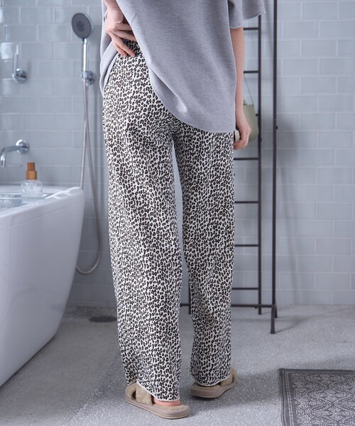 FREAK'S STORE（フリークスストア）の「FRUIT OF THE LOOM × FREAK'S STORE/フルーツオブザルーム 別注 無地Tシャツ レオパードパンツ ルームセット/パジャマセット（ルームウェア/パジャマ・レディース・オフホワイト/グレー・SMALL/MEDIUM）」の17枚目の写真