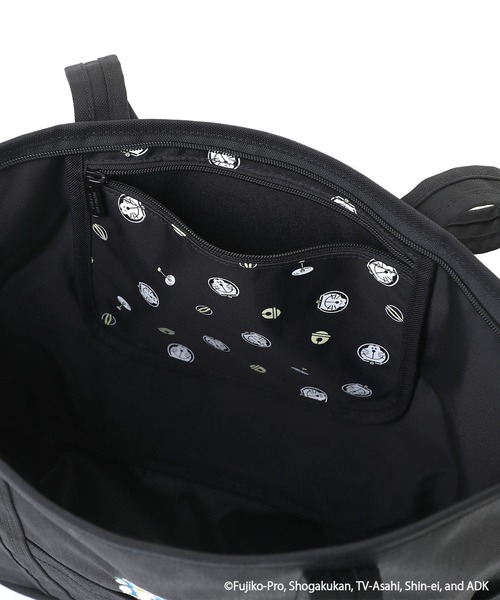 Manhattan Portage（マンハッタンポーテージ）の「TOMPKINS TOTE BAG (MD) DORAEMON 25（トートバッグ・メンズ・ブラック・MEDIUM）」の3枚目の写真