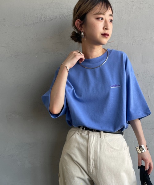 THOUSAND MILE（サウザンドマイル）の「[THOUSAND MILE/サウザンドマイル] ワンポイント刺繍ロゴ ショートスリーブTシャツ（Tシャツ/カットソー・レディース・ホワイト/ブラック/グレー/サックスブルー・M/L）」の4枚目の写真