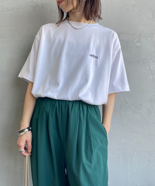 THOUSAND MILE（サウザンドマイル）の「[THOUSAND MILE/サウザンドマイル] ワンポイント刺繍ロゴ ショートスリーブTシャツ（Tシャツ/カットソー・レディース・ホワイト/ブラック/グレー/サックスブルー・M/L）」の8枚目の写真