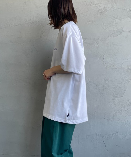 THOUSAND MILE（サウザンドマイル）の「[THOUSAND MILE/サウザンドマイル] ワンポイント刺繍ロゴ ショートスリーブTシャツ（Tシャツ/カットソー・レディース・ホワイト/ブラック/グレー/サックスブルー・M/L）」の18枚目の写真