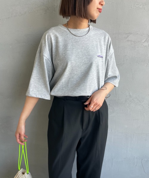 THOUSAND MILE（サウザンドマイル）の「[THOUSAND MILE/サウザンドマイル] ワンポイント刺繍ロゴ ショートスリーブTシャツ（Tシャツ/カットソー・レディース・ホワイト/ブラック/グレー/サックスブルー・M/L）」の22枚目の写真