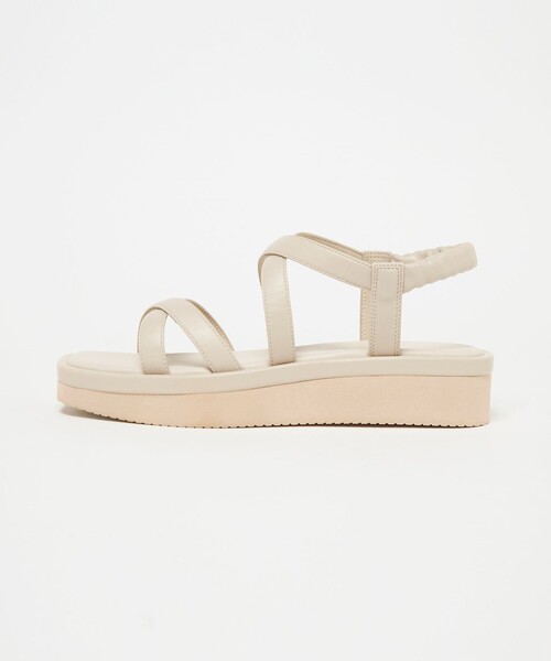 green label relaxing（グリーンレーベルリラクシング）の「クロス プラット サンダル（3cmヒール）（サンダル・レディース・ブラック/オフホワイト/シルバー・S/M/L）」の2枚目の写真