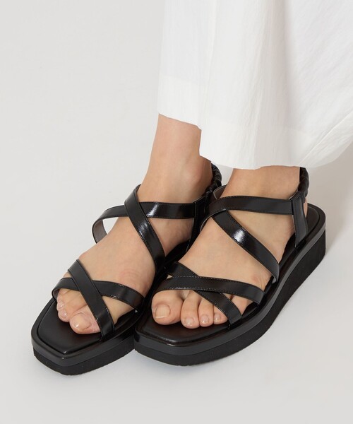 green label relaxing（グリーンレーベルリラクシング）の「クロス プラット サンダル（3cmヒール）（サンダル・レディース・ブラック/オフホワイト/シルバー・S/M/L）」の4枚目の写真