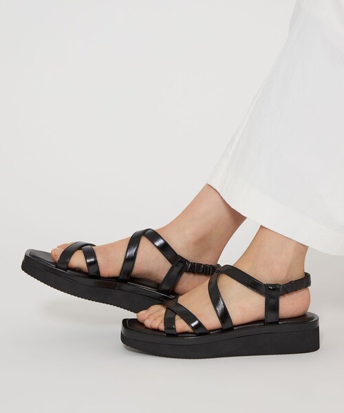 green label relaxing（グリーンレーベルリラクシング）の「クロス プラット サンダル（3cmヒール）（サンダル・レディース・ブラック/オフホワイト/シルバー・S/M/L）」の5枚目の写真