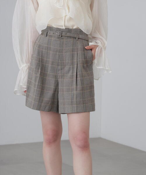 FREE'S MART(フリーズマート)の「◆麻調合繊タックベルト付きショートパンツ(その他パンツ・レディース・ブラウン/グレー系その他/ホワイト/ネイビー・MEDIUM/SMALL)」の3枚目の写真