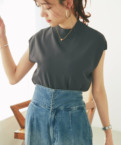 La boutique BonBon（ラブティックボンボン）の「【名品・UVカット・接触冷感】クールタッチUVハイネックフレンチニット（ニット/セーター・レディース・チャコールグレー/イエロー/ピンク/ホワイト/ネイビー/ブラック/ブラウン/グレイッシュベージュ・FREE）」の15枚目の写真