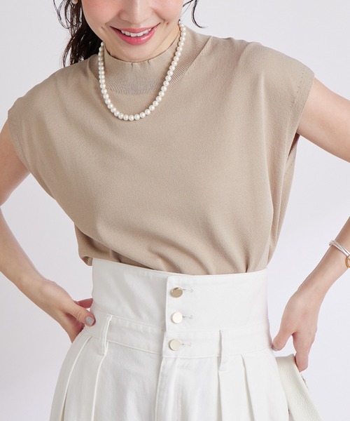 La boutique BonBon（ラブティックボンボン）の「【名品・UVカット・接触冷感】クールタッチUVハイネックフレンチニット（ニット/セーター・レディース・チャコールグレー/イエロー/ピンク/ホワイト/ネイビー/ブラック/ブラウン/グレイッシュベージュ・FREE）」の5枚目の写真