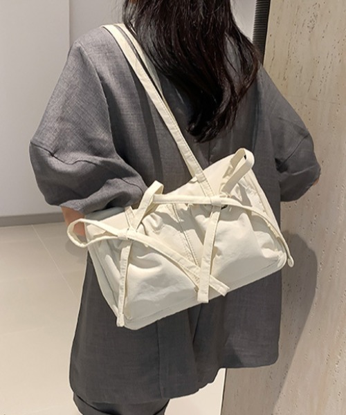 mebole(メボレ)の「ポケットリボンショルダーバッグ(ショルダーバッグ・レディース・ピンク/ブルー/ブラック/アイボリー・FREE)」の5枚目の写真