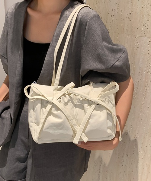 mebole(メボレ)の「ポケットリボンショルダーバッグ(ショルダーバッグ・レディース・ピンク/ブルー/ブラック/アイボリー・FREE)」の6枚目の写真