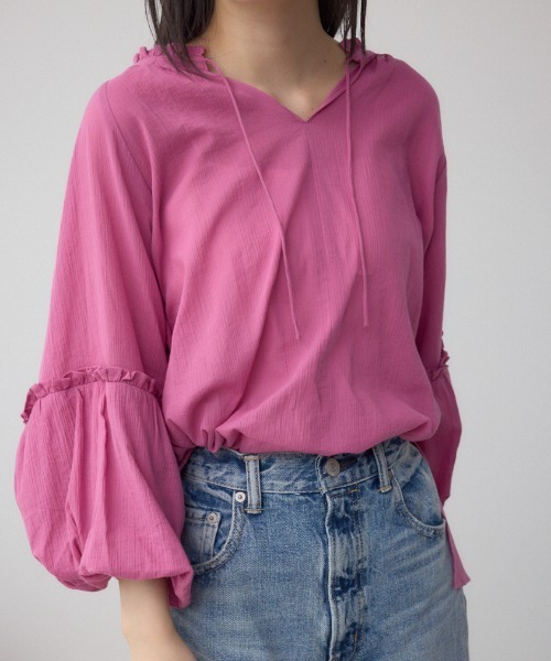 AZUL by moussy(アズールバイマウジー)の「コットンボイルパフスリーブブラウス(シャツ/ブラウス・レディース・チャコールグレー/アイボリー/ピンク・FREE)」の3枚目の写真