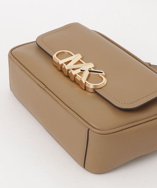 MICHAEL KORS(マイケルコース)の「MICHAEL KORS Parker Medium Leather Crossbody Bag マイケルコース パーカー ミディアム レザー クロスボディバッグ(ショルダーバッグ・レディース・ブラック/ベージュ系その他/ベージュ系その他2・FREE)」の18枚目の写真