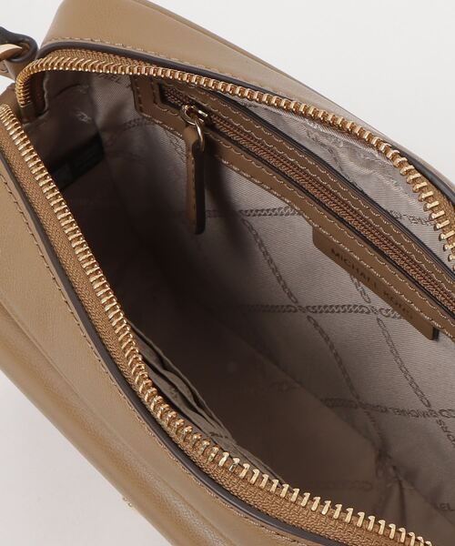 MICHAEL KORS(マイケルコース)の「MICHAEL KORS Parker Medium Leather Crossbody Bag マイケルコース パーカー ミディアム レザー クロスボディバッグ(ショルダーバッグ・レディース・ブラック/ベージュ系その他/ベージュ系その他2・FREE)」の19枚目の写真