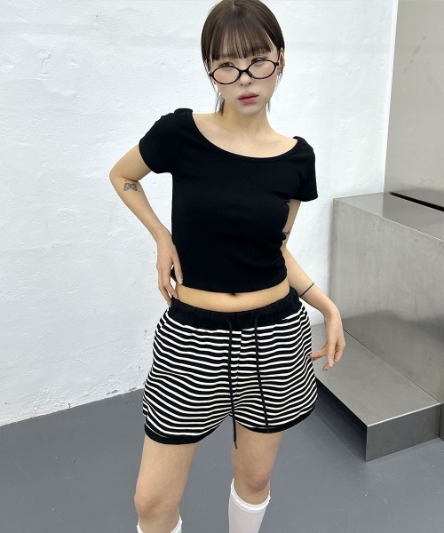 4INT.(フォイント)の「ベーシック スリムフィット Uネック リブ クロップド 半袖 Tシャツ(Tシャツ/カットソー・レディース・ホワイト/ブラック/グレー/レッド・FREE)」の11枚目の写真