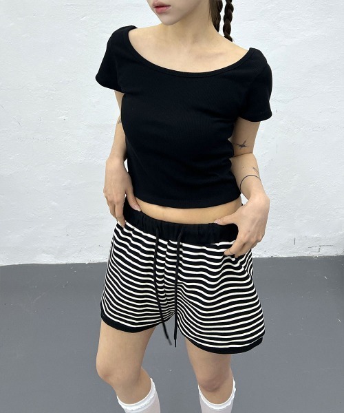 4INT.(フォイント)の「ベーシック スリムフィット Uネック リブ クロップド 半袖 Tシャツ(Tシャツ/カットソー・レディース・ホワイト/ブラック/グレー/レッド・FREE)」の13枚目の写真