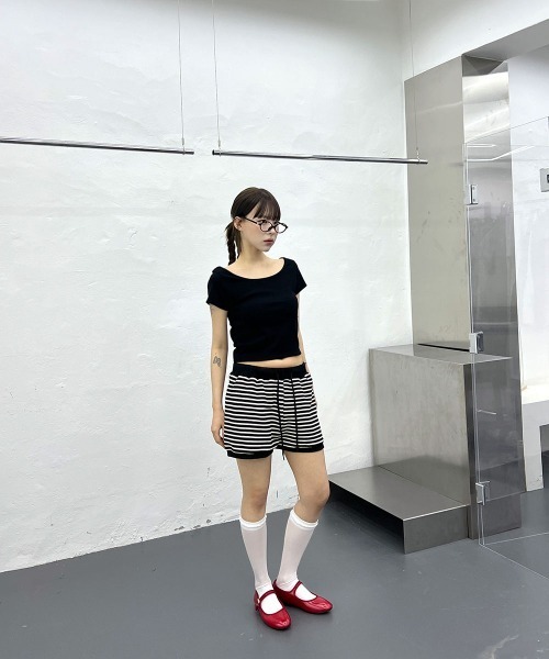 4INT.(フォイント)の「ベーシック スリムフィット Uネック リブ クロップド 半袖 Tシャツ(Tシャツ/カットソー・レディース・ホワイト/ブラック/グレー/レッド・FREE)」の15枚目の写真