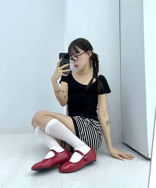 4INT.(フォイント)の「ベーシック スリムフィット Uネック リブ クロップド 半袖 Tシャツ(Tシャツ/カットソー・レディース・ホワイト/ブラック/グレー/レッド・FREE)」の21枚目の写真