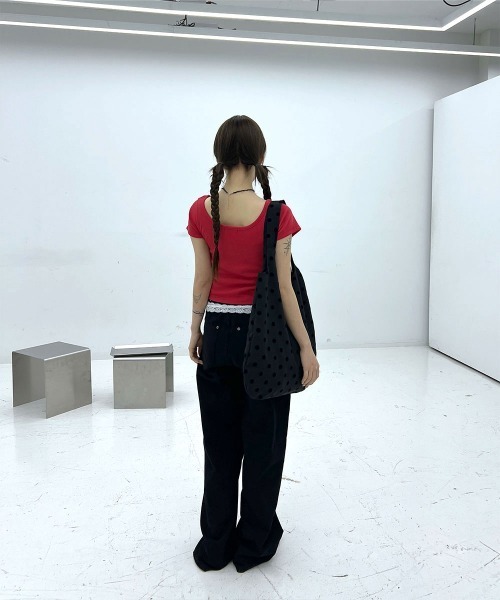 4INT.(フォイント)の「ベーシック スリムフィット Uネック リブ クロップド 半袖 Tシャツ(Tシャツ/カットソー・レディース・ホワイト/ブラック/グレー/レッド・FREE)」の5枚目の写真