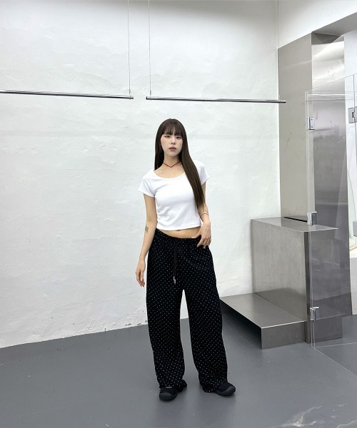 4INT.(フォイント)の「ベーシック スリムフィット Uネック リブ クロップド 半袖 Tシャツ(Tシャツ/カットソー・レディース・ホワイト/ブラック/グレー/レッド・FREE)」の7枚目の写真