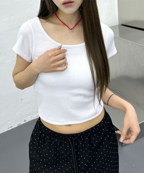 4INT.(フォイント)の「ベーシック スリムフィット Uネック リブ クロップド 半袖 Tシャツ(Tシャツ/カットソー・レディース・ホワイト/ブラック/グレー/レッド・FREE)」の10枚目の写真