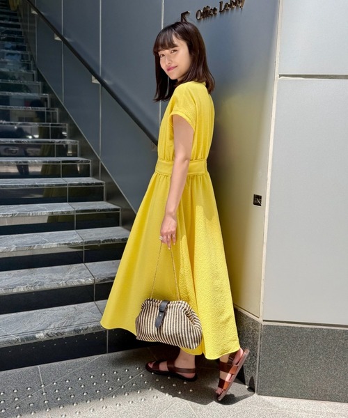 INED（イネド）の「ギンガムサッカー ウエストギャザーワンピース（ワンピース・レディース・イエロー/その他12/ブラック・9号/7号）」の4枚目の写真