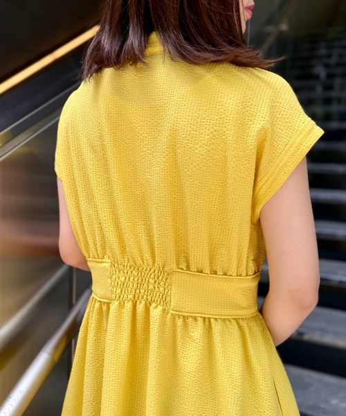 INED（イネド）の「ギンガムサッカー ウエストギャザーワンピース（ワンピース・レディース・イエロー/その他12/ブラック・9号/7号）」の5枚目の写真