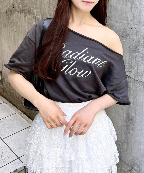 INGNI（イング）の「ワンショルスウェットロゴトップス（Tシャツ/カットソー・レディース・グレー/チャコールグレー/オートミール/カモフラージュ・M）」の2枚目の写真