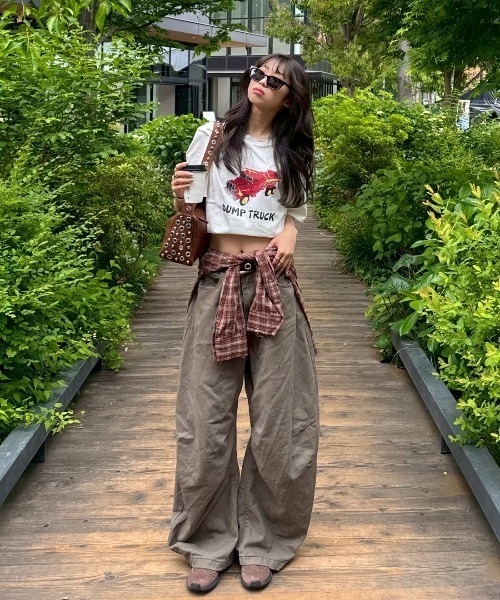 INTER FACTORY（インターファクトリー）の「SARA - プリントTシャツ made in INTER FACTORY（Tシャツ/カットソー・レディース・ネイビー/ホワイト・FREE）」の11枚目の写真