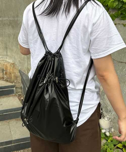 kutir(クティール)の「kutirlune/ドロストギャザーナップサック バックパック(バックパック/リュック・レディース・シルバー/ブラック・FREE)」の3枚目の写真