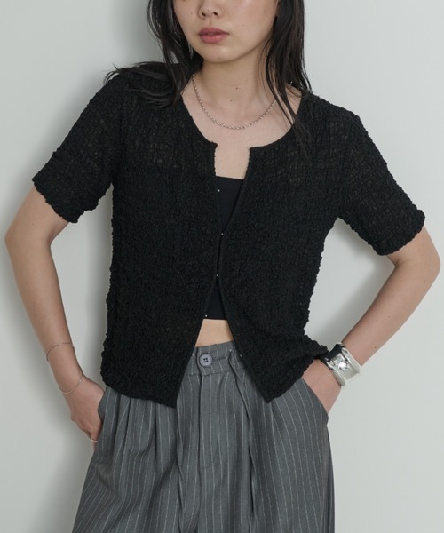 Aunt Marie's(アントマリーズ)の「フロントホックシャーリングシアートップス(Tシャツ/カットソー・レディース・アイボリー/ブラック/ライトブルー/ライトピンク・FREE)」の3枚目の写真