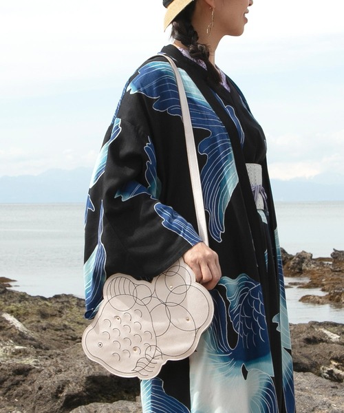 カヤ（カヤ）の「【カヤ】金魚ショルダーバッグ（ショルダーバッグ・レディース・レッド/ブラック/シルバー・FREE）」の3枚目の写真