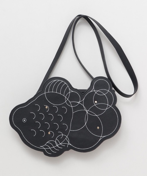 カヤ（カヤ）の「【カヤ】金魚ショルダーバッグ（ショルダーバッグ・レディース・レッド/ブラック/シルバー・FREE）」の4枚目の写真