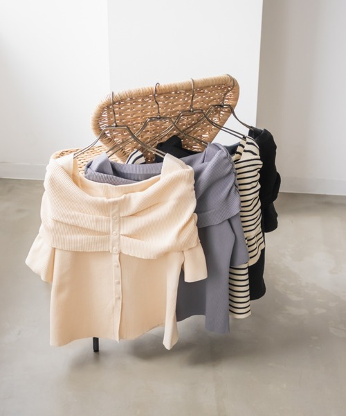 CLETTE（クレット）の「フロントボタンオフショル風ニット（ニット/セーター・レディース・ブラック/アイボリー/その他/ラベンダー・LL/3L/4L）」の9枚目の写真