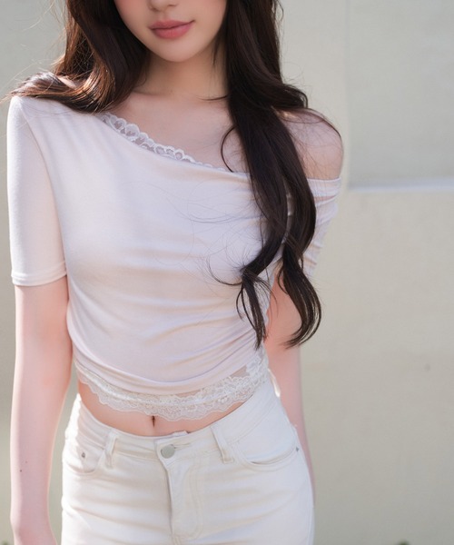 VEILA(ヴェイラ)の「レース切り替えオフショルダー半袖Tシャツ(Tシャツ/カットソー・レディース・ピンクベージュ・M/S)」の5枚目の写真