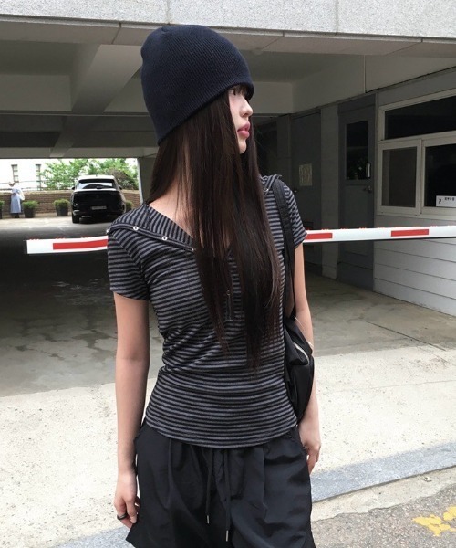 anyonemore（エニワンモア）の「[MADE] フードボタンボーダー半袖Tシャツ（Tシャツ/カットソー・レディース・ブラック/チャコール・FREE）」の3枚目の写真