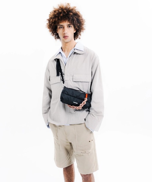 Topologie（トポロジー）の「Topologie/トポロジー  Bottle Sacoche Medium Puffer ボトルサコッシュミディアムパファー【バッグ単体】（ショルダーバッグ・メンズ・ブラック・F）」の2枚目の写真