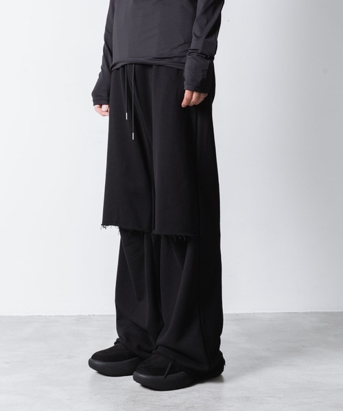 VEIN (ヴェイン)の「ジャンベルカテリー カットオフ バギートラウザーズ / JUMBERCA TERRY CUT OFF BAGGY TROUSERS(スウェットパンツ・メンズ・ブラック・2/1)」の3枚目の写真