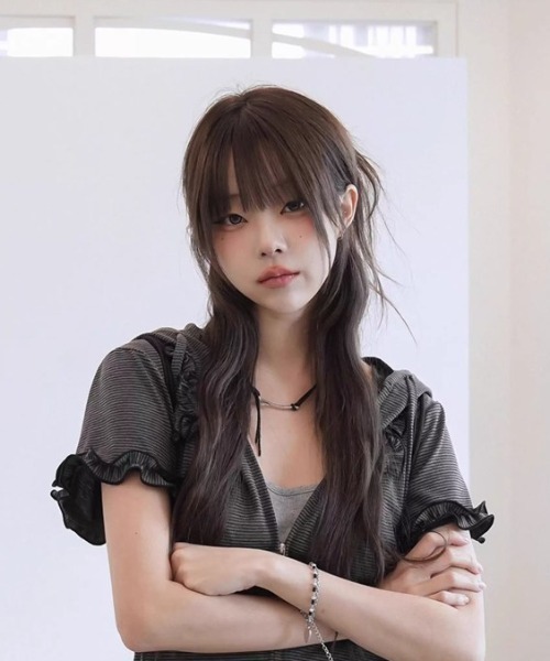 .KOM（ドットコム）の「A'GEM/9 × .kom 『.KOM/ドットケーオーエム』 フリル付き半袖ジップアップパーカー（その他トップス・レディース・ブラック/ブルー/レッド・FREE）」の5枚目の写真