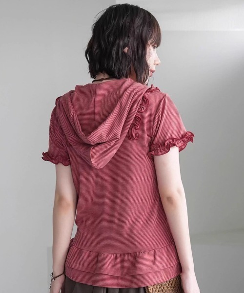 A'GEM/9 × .kom 「.KOM/ドットケーオーエム」 フリル付き半袖ジップアップパーカー レディース A'GEM/9 × .kom 『.KOM/ドットケーオーエム』 フリル付き半袖
