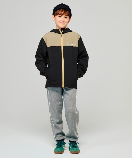 KRIFF MAYER Kid's Collection（クリフメイヤーキッズコレクション）の「【撥水・防汚】アクティブストレッチマウンテンパーカー（マウンテンパーカー・キッズ・グリーン/ベージュ/パープル/ブラック・140/150/160/170/120/130）」の5枚目の写真