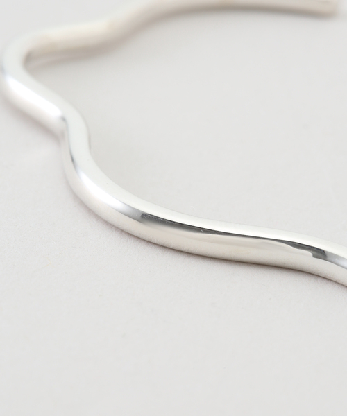 Sympathy of Soul(シンパシーオブソウル)の「SYMPATHY OF SOUL/シンパシーオブソウル Cloud Bangle(シルバー)(ブレスレット・レディース・シルバー・FREE)」の4枚目の写真