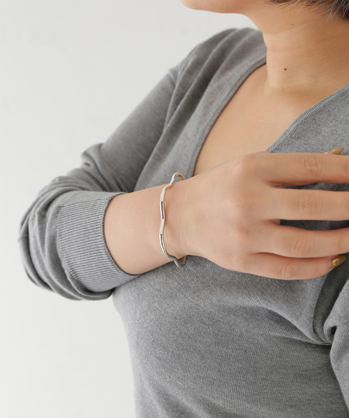 Sympathy of Soul(シンパシーオブソウル)の「SYMPATHY OF SOUL/シンパシーオブソウル Cloud Bangle(シルバー)(ブレスレット・レディース・シルバー・FREE)」の6枚目の写真