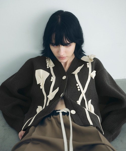 新品タグ付き アダムエロペ 【サステナブル】3Dモチーフカーディガン キナリ サステナブル】3Dモチーフカーディガン（カーディガン/ボレロ