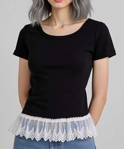 .KOM(ドットコム)の「A'GEM/9 × .kom 『.KOMZ/ドットケーオーエムゼット』裾フリル スクエアネックコンパクトTシャツ(Tシャツ/カットソー・レディース・オフホワイト/グレー/ブラック・S/M)」の4枚目の写真