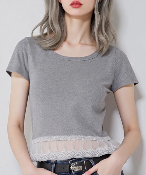 .KOM(ドットコム)の「A'GEM/9 × .kom 『.KOMZ/ドットケーオーエムゼット』裾フリル スクエアネックコンパクトTシャツ(Tシャツ/カットソー・レディース・オフホワイト/グレー/ブラック・S/M)」の8枚目の写真